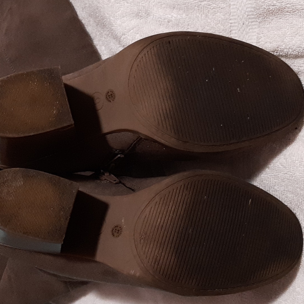 Boots - Picture 4 of 4